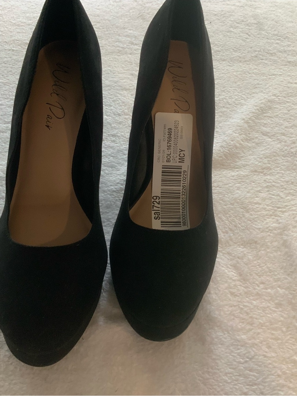 Black Women's Classic Pump wild pair new no box 3.5” heels size 8. SKU 3117